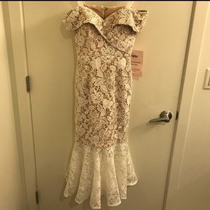 Lace dress. Jarlo Abiona